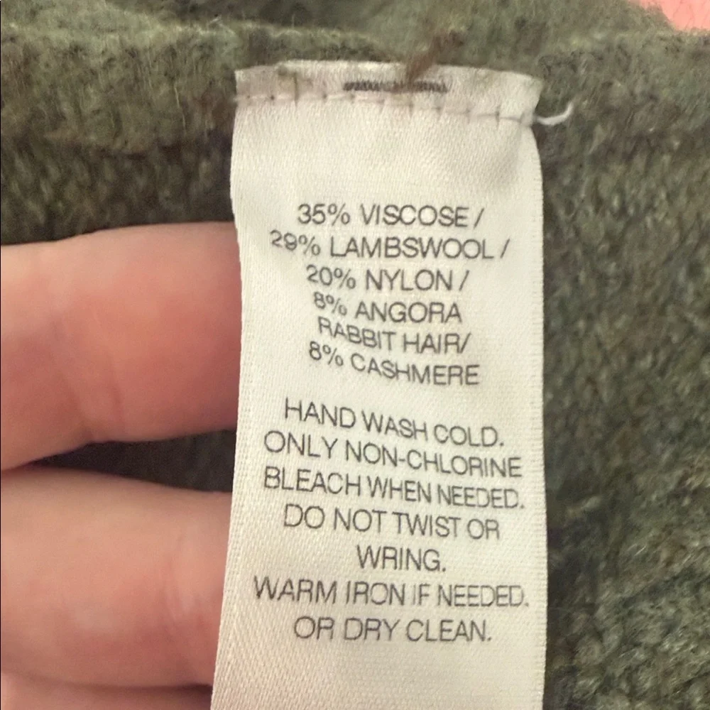 Vineyard Vines Olive Sweater with Blue and White Pattern - Picture 4 of 5